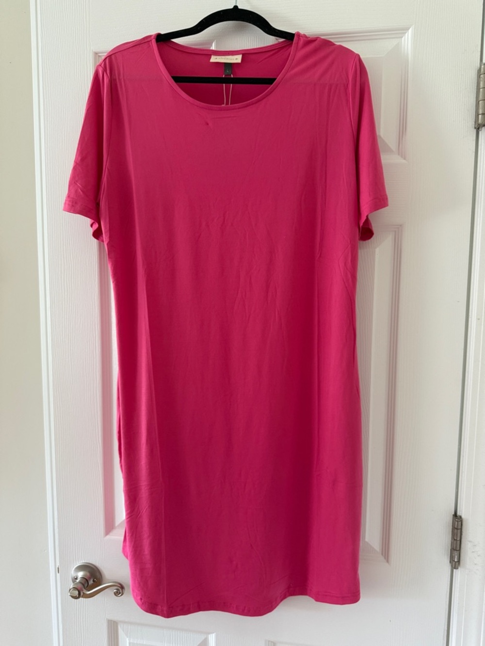 Women’s T Shirt Dress in Hot Pink ** Bundle 5+ items and name your offer!!! 💖💞